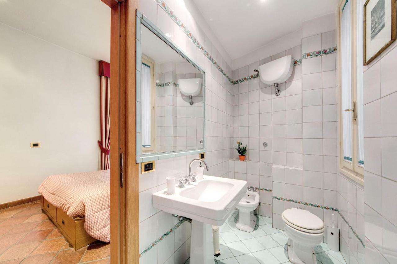 Lovely Flat By The Trevi Fountain Roma Exterior foto